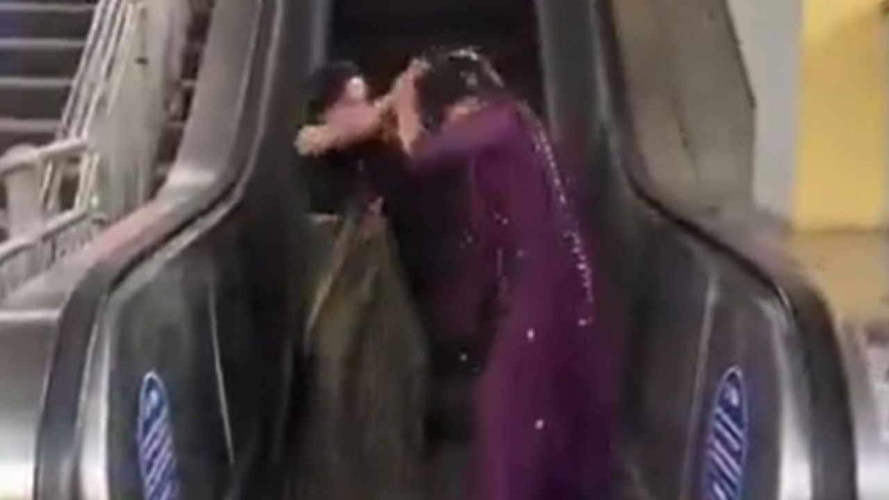 delhi metro fake fight