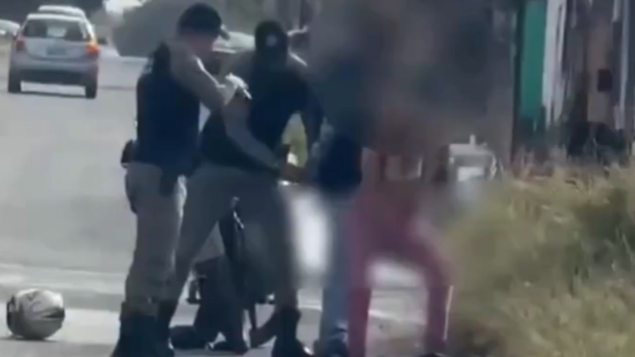 Shocking Incident: Female Suspect Pulls Loaded Pistol From Body During Police Check